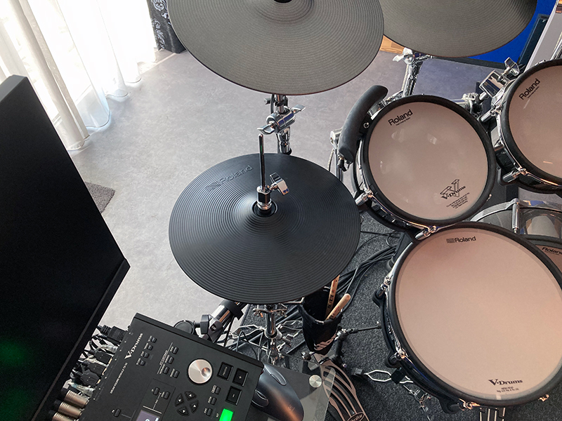 Photo Roland VH-14D in the studio