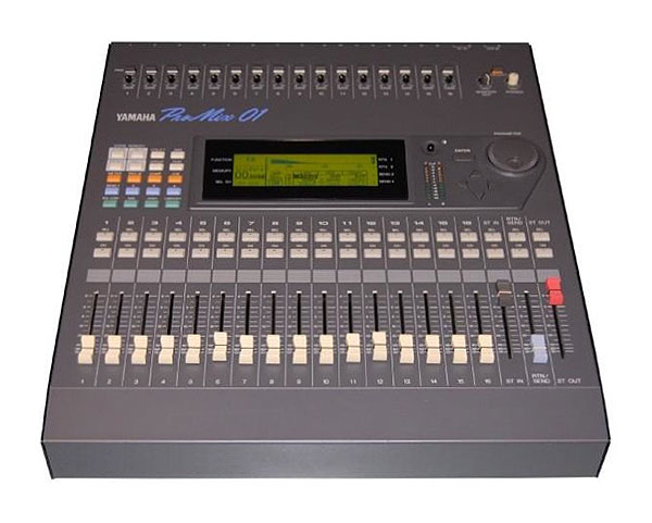 Photo YAMAHA ProMix 01